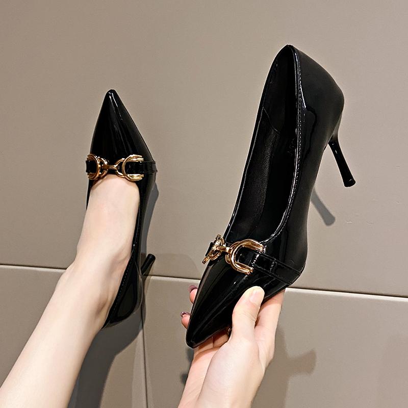 Metallbältesspänne Damskor 2025 Höst Lackläder Grunda Höga Klackar Pumps Retro Sömnad Spetsiga Damer Kontorsskor Fest