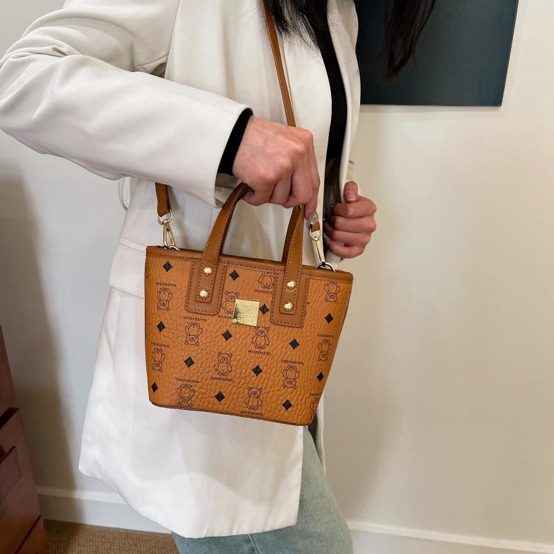 Premium Sense Small Bag Women 2025 New Niche Texture Portable Bucket Bag Versatile Vegetable Basket Shoulder Messenger Bag