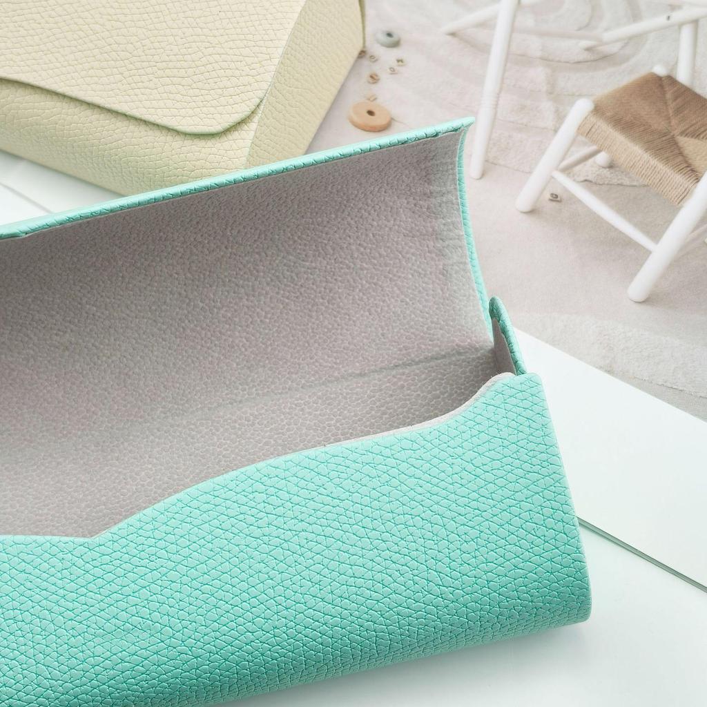 Portable Korean Style Glasses Case with Magnetic Closure – Sturdy, Stylish Design for Men, Women, and Students