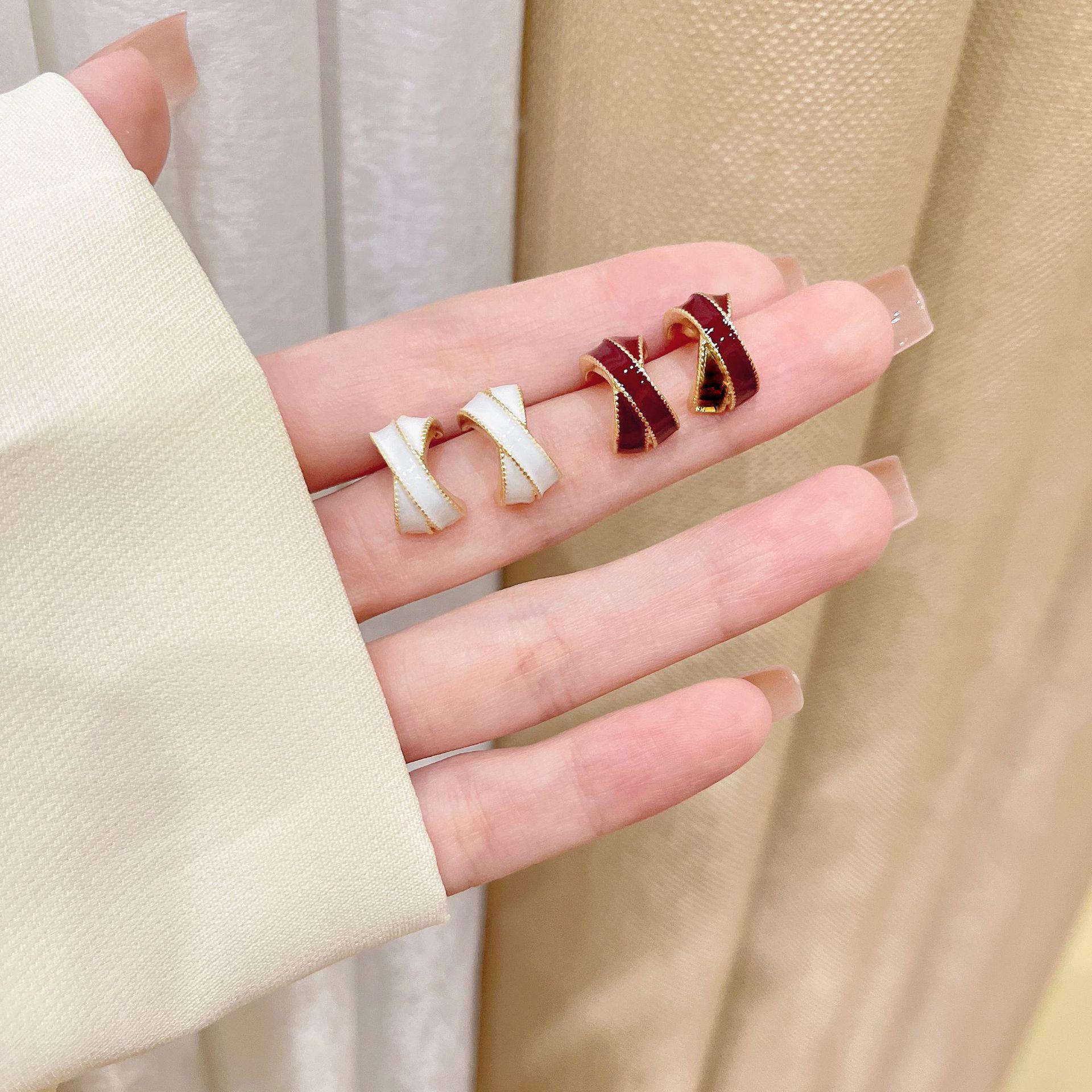 

s925 Retro French Luxury Cross Earrings for Women: Trendy 2022 Niche Design коричневий