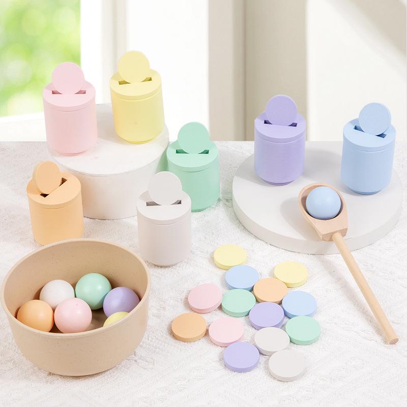 

Красочная обучающая игрушка для сортировки шляп и чашек - 12 цветов шарик, 7 макаронных монеток