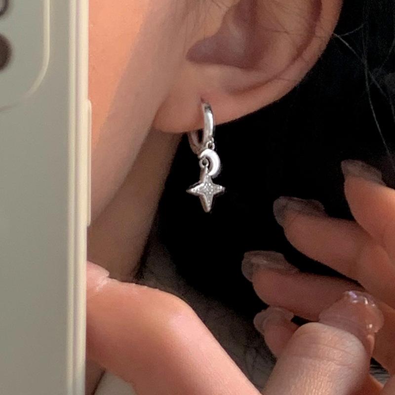 Niche Retro Graffiti Star & Moon Earrings Women's INS Light Luxury Autumn Winter Personalized Trendy Style Casual Daily Fashion Jewelry