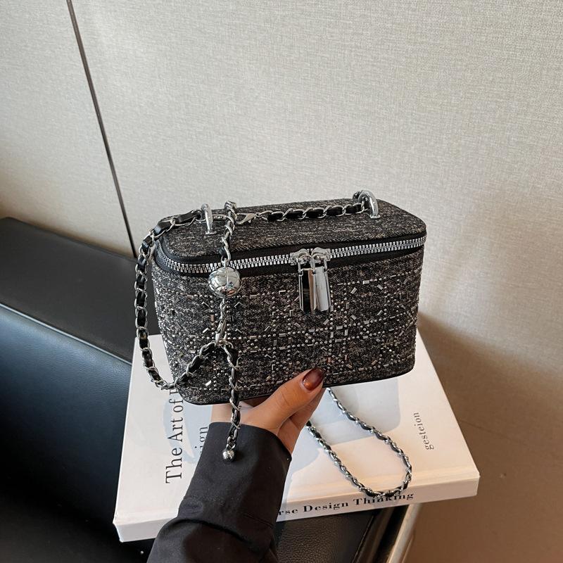 

инс европейские и американские персонализированные женские сумки, мини-сумки на цепочке, женские 2025 в стиле маленькой феи, высококлассные сумки-коробки в зарубежном стиле 17*9*11