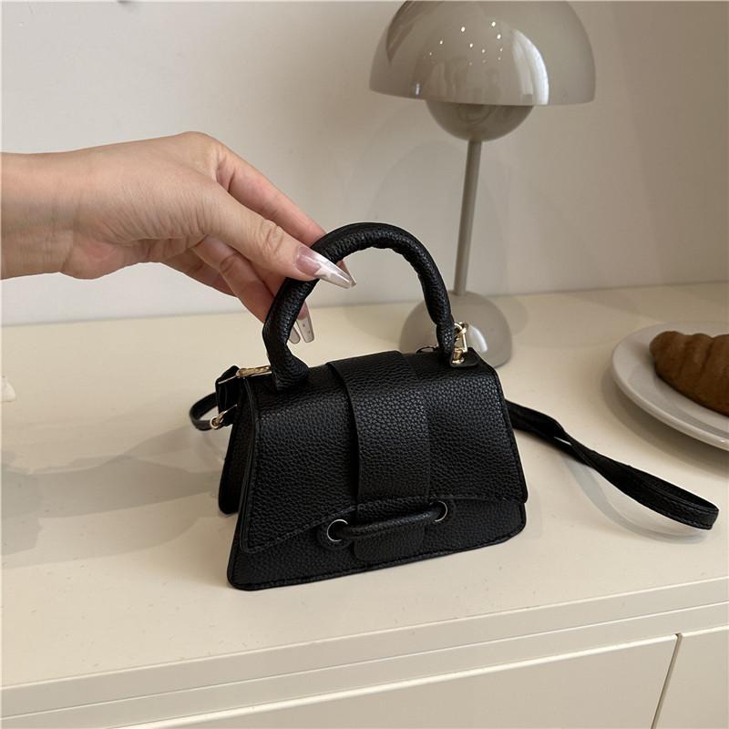 

Новая летняя простая однотонная маленькая квадратная сумка женская красота для поездок на работу личность досуг шоппинг на выход нишевая сумка-мессенджер чёрный