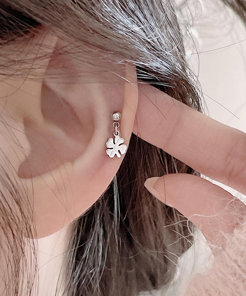 Vinedew Surgical Steel Ribbon Four-Leaf Clover Drop Piercing (2 Types)