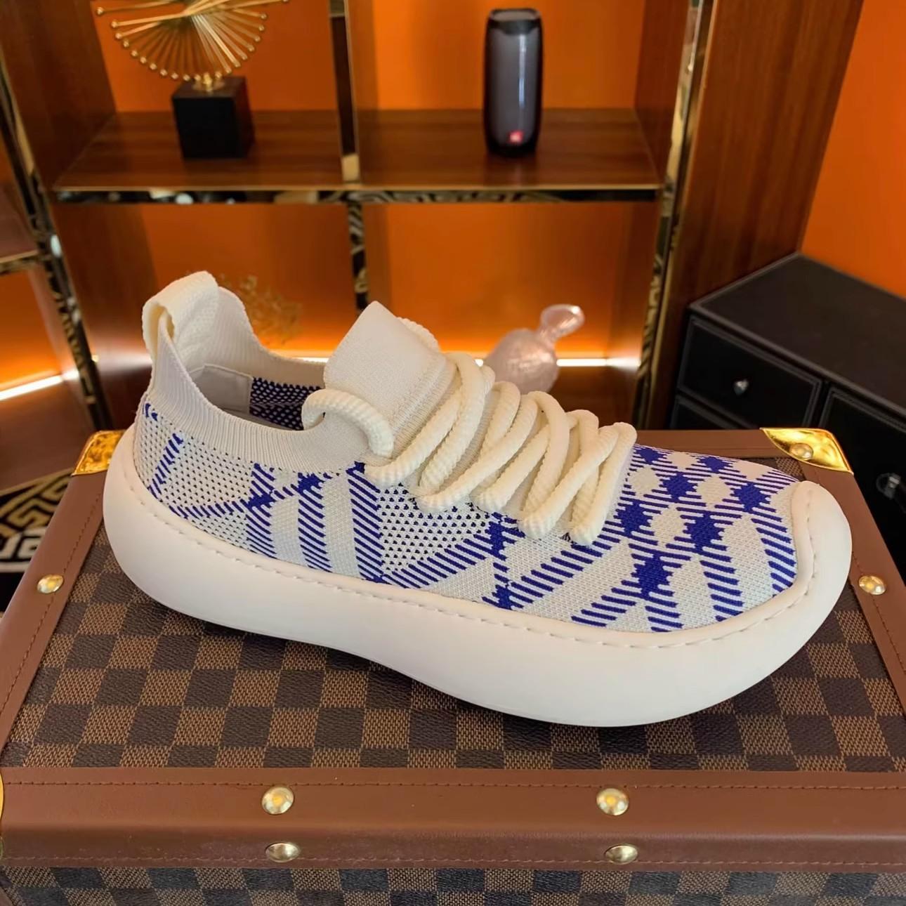 

МОДНЕ ВЗУТТЯ Чоловічі дихаючі спортивні кросівки Спортивне взуття для бігу Відкритий жіночий теніс Тренажер для тренажерного залу 44 білий