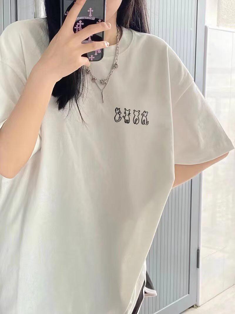

Trendy Japanese Loose Fit Cat Print White Cotton T-Shirt with Round Neck and Drop Shoulders for Women M белый