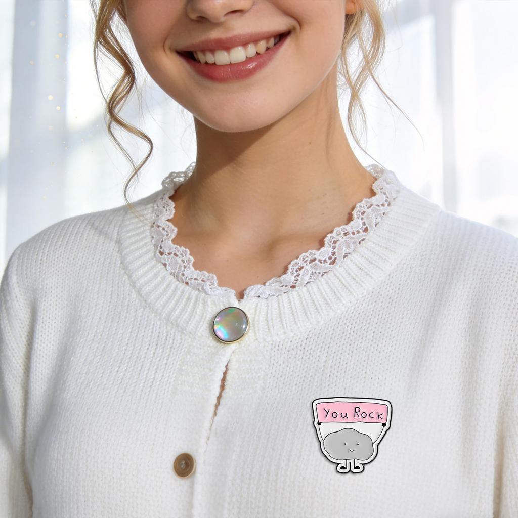 Cute Stone-Shaped Metal Lapel Pin – Adorable Figurine Brooch With Banner, Stylish Enamel Decorative Pin For Clothing Bags