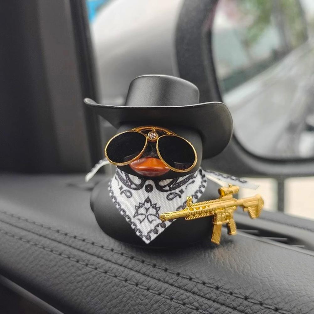 Cowboyhoed Eenden Trendy Auto Dashboard Decoratie Rubberen Eend Kantoor Auto Decoratie Ornament Zwarte Eend met Zonnebril Ketting