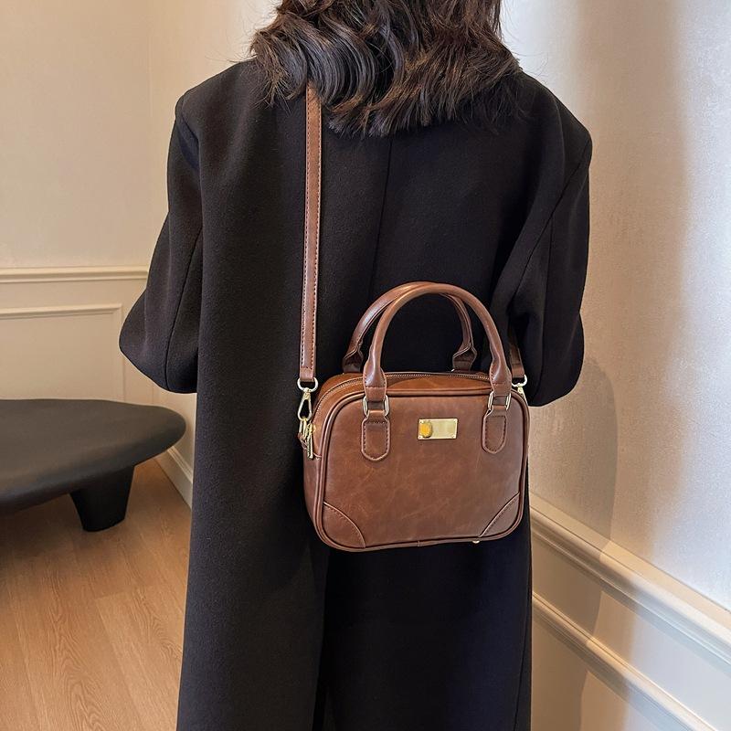 Premium Texture Small Bag Women's 2025 Autumn and Winter New Portable Pillow Bag Boston Design Commuter Messenger Bag