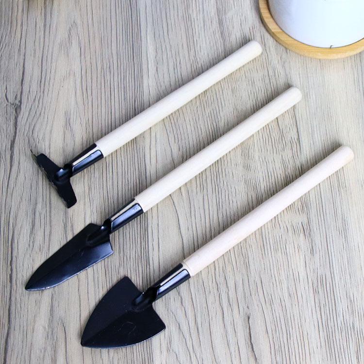 

Three-Piece Garden Tool Set: Small Shovel, Trowel, and Cultivator for Indoor Plants, Soil Loosening, and Planting Flowers & Vegetables