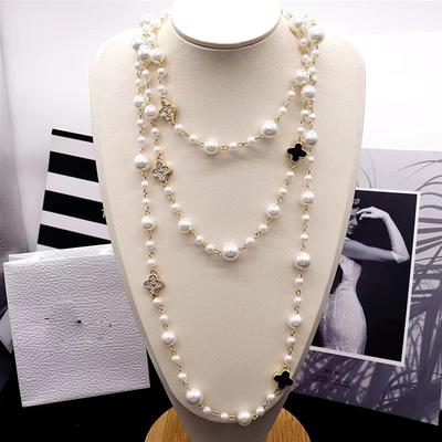 Colar com Pingente de Suéter de Trevo de Quatro Folhas - Colar Longo Elegante e Luxuoso para Mulheres