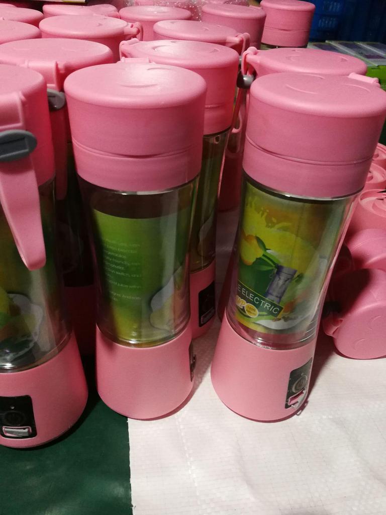 Compact Rechargeable Multi-Blade Juicer Cup