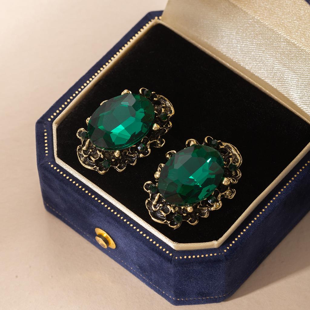 French Court Style Light Luxury Earrings Women'S High-End Sense Retro Green Gem Stud Earrings Temperament Exquisite Earrings