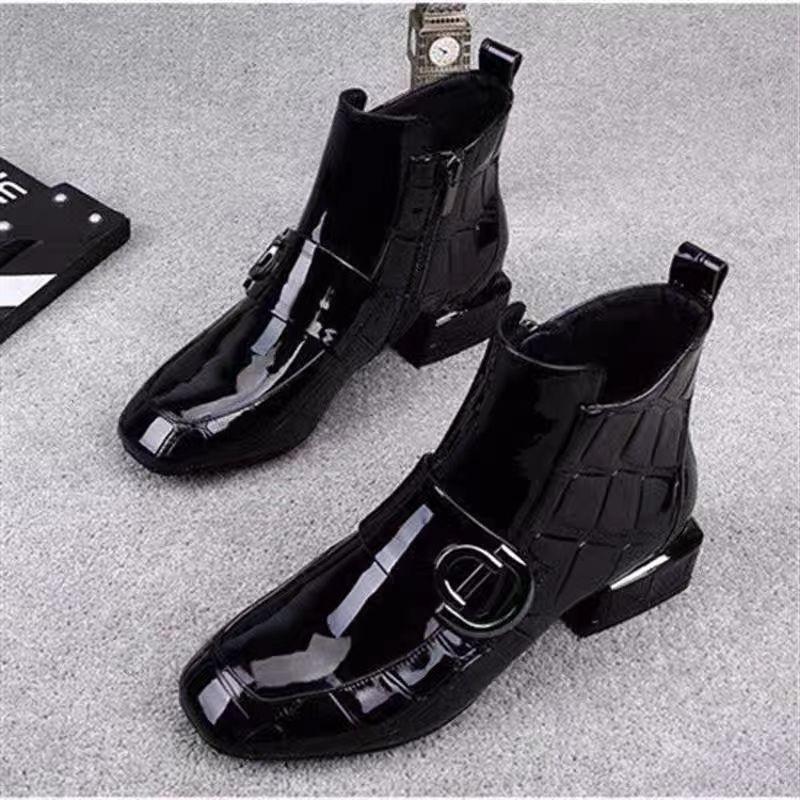 

Осенние женские новые короткие ботинки Универсальная британская обувь против скольжения Модные ботинки челси Женские кожаные туфли с квадратным носком 42