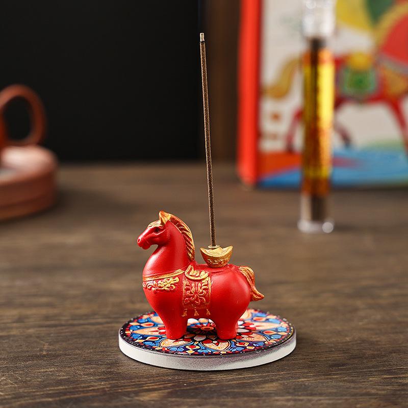 

Resin/Ceramic Material Chinese New Year Zodiac Pony Incense Burner Ornamental Creative Incense Stick Holder 2026 Horse Year красный