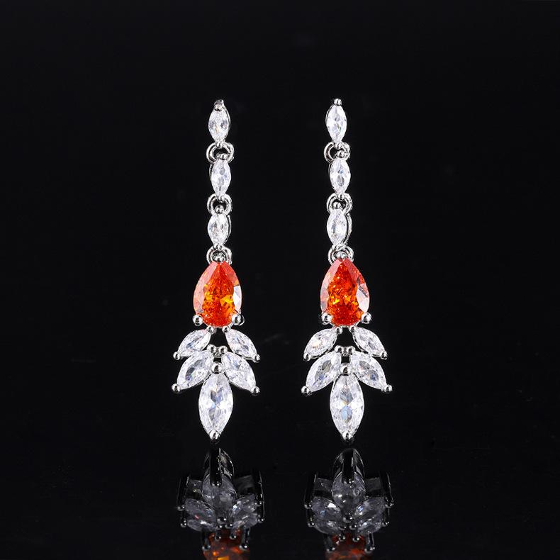 

Новые высококачественные цветочные украшения, банкетное платье, аксессуары для одежды, темперамент, серьги, ожерелье, изысканный кулон с бахромой.