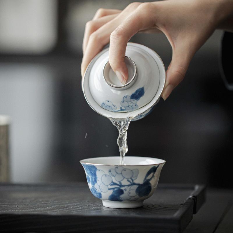 Retro blue and white hand-painted loquat teacup master cup, kung fu tea set ceramic Liu Yinkou tea cup