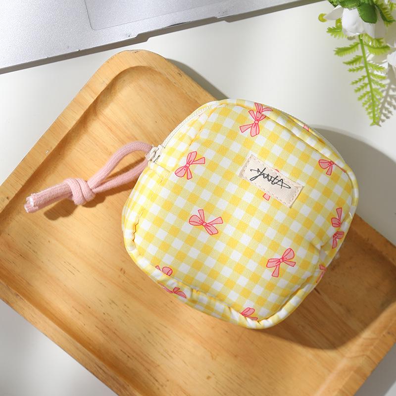 

Korean-Style Plaid Cosmetic & Accessory Bag for Students