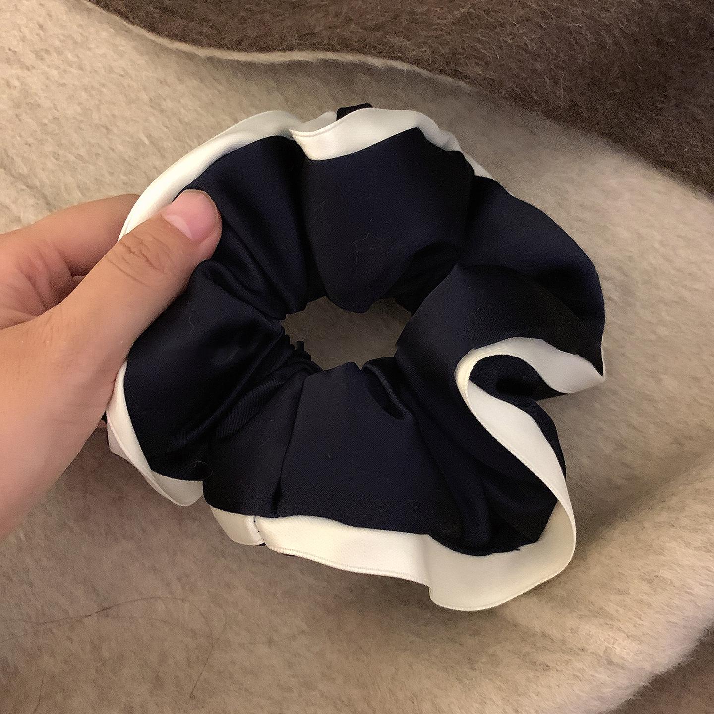 Elegant Retro Korean Satin Scrunchie with Floral Texture for Ponytails and Buns темно-синий