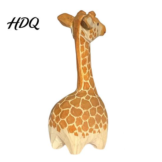 Natural Basswood Animal Carvings Wooden Giraffe Figurine Cute Cartoon Ornament Minimalist Artistic Desktop Wood Figures Statue Hand-Painted