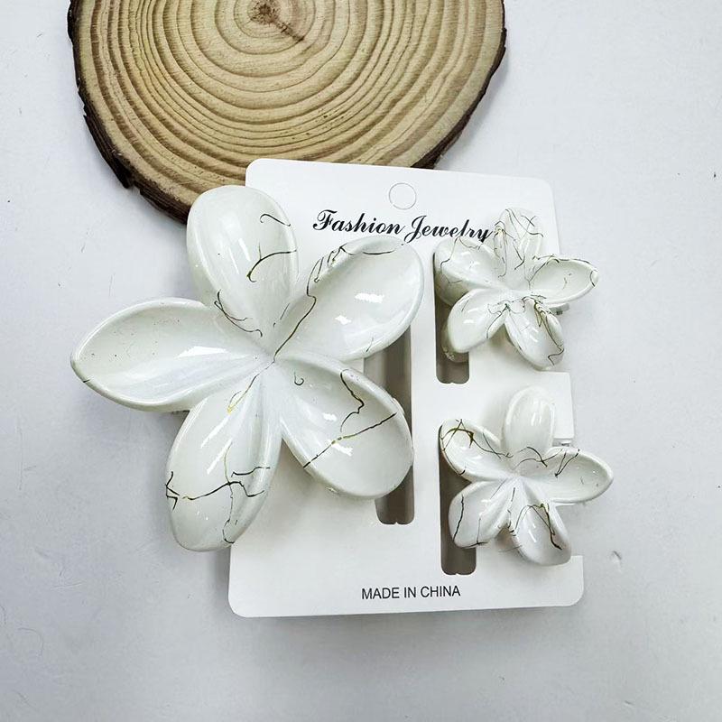 Sada skřipců do vlasů s frangipani: Květinové vlasové doplňky s imitací mramoru pro módní svátky