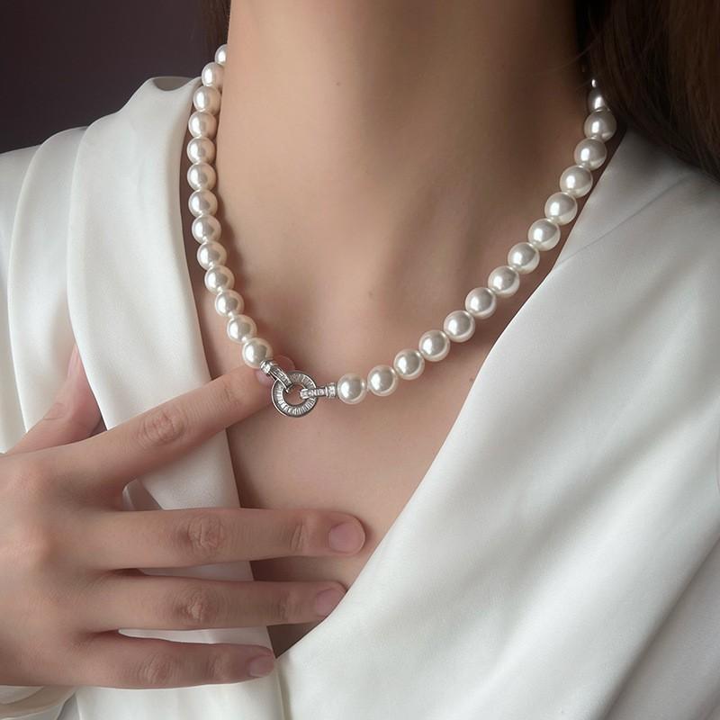 Elegant French Vintage Style Freshwater Pearl Necklace Women 8mm Or 10mm Round Pendant Gold-Plated Copper Clasp Lightweight