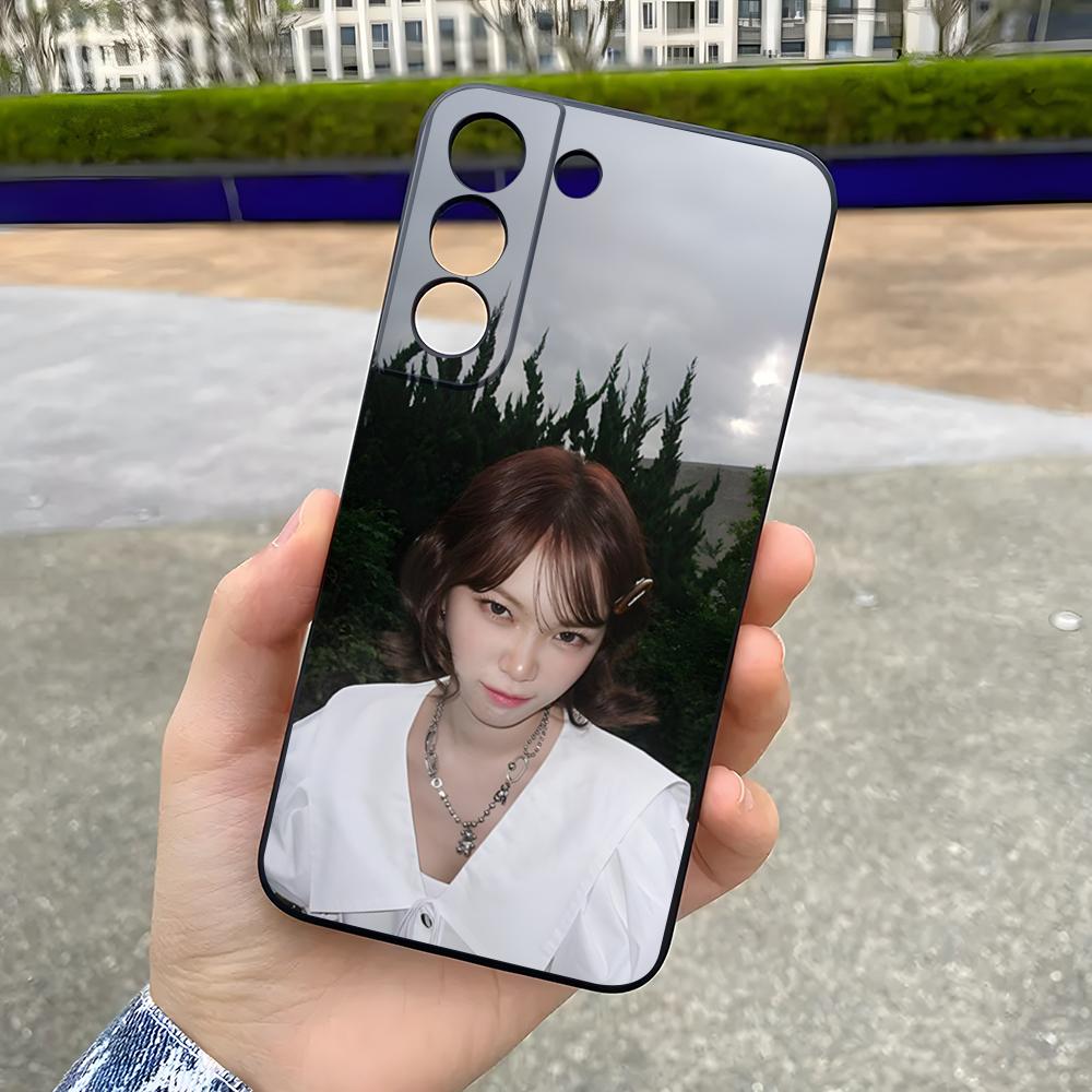 Singer Kim C- Chaewon Phone Case For Samsung S26 S25 Plus S20 S20 Plus S22 Ultra S23 FE S21 Plus S21 Ultra Soft Cover