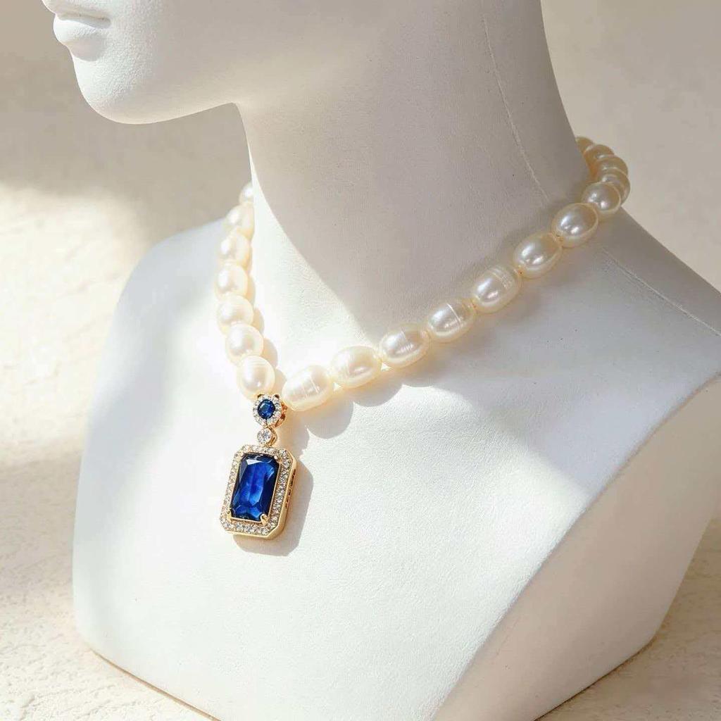 Women's Freshwater Pearl Necklace with Emerald Pendant - Elegant Clavicle Chain Gift for Girlfriend or Mother
