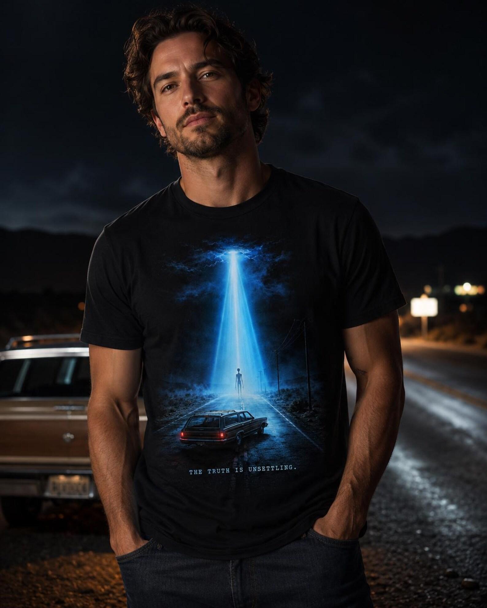 Retro UFO Abduction T-Shirt | Desert Highway Alien Graphic Tee 3XL