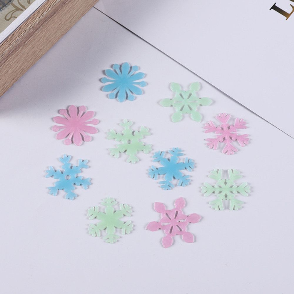 50pcs/bag Home Garden Glow In the Dark Children's Room Decals Christmas Stickers Wall Stickers Fluorescent 3D Luminous Snowflake