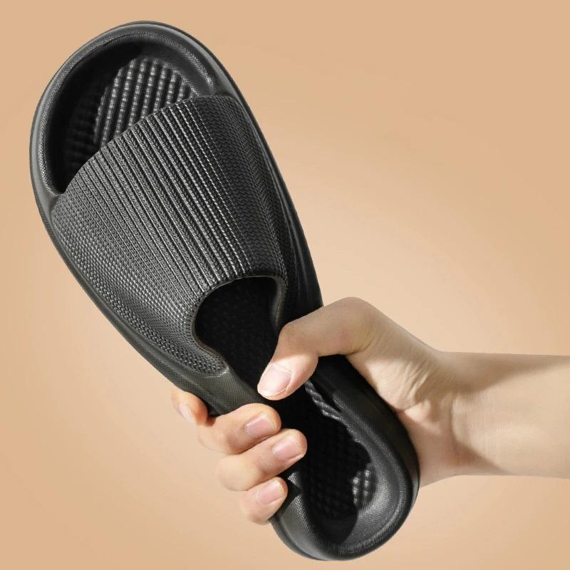 

Модные летние домашние тапочки Cloud, женские нескользящие сандалии для ванной на платформе 2024 года, мягкие бесшумные домашние шлепанцы для мужчин, для ванной комнаты 44-45fit43-44 чёрный