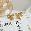 Exquisite and small hollow bow earrings, niche design sense, fashion stud earrings, sweet and advanced sense, sweet and cool earrings, women
