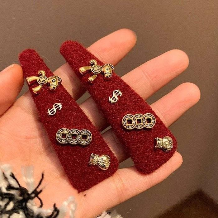 2026 Red Plush Hair Clip: High-End Horse Year Forehead Bangs Accessory