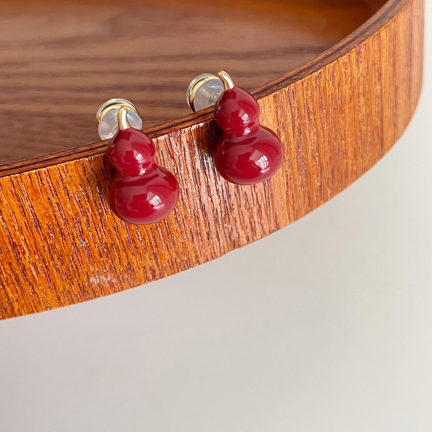 

Spring 2026 Cherry-Shaped Wine Red Silver Needle Stud Earrings: Elegant and Versatile красный