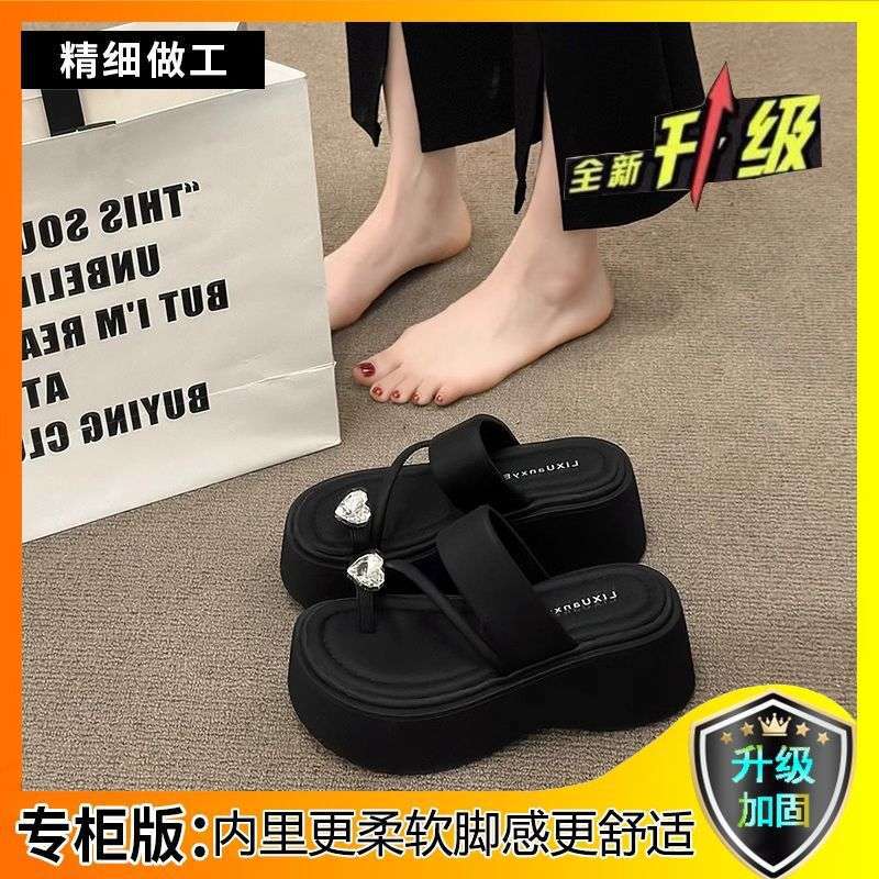 Thick-soled heightened rhinestone toe slippers for women's summer wear 2025 new high-value muffin-bottom beach sandals