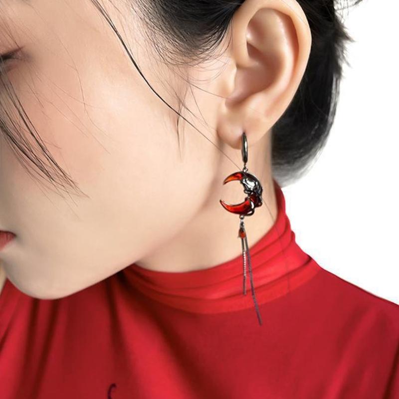 Asymmetrical Crescent Tassels Ear Cuffs Sophisticated Crescent Tassels Earrings Ear Clip Jewelry for Fashion Enthusiasts