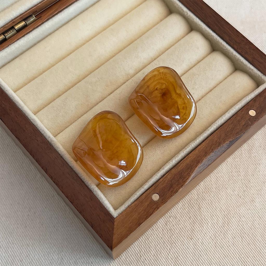 

Кофейно-коричневые серьги-пусеты в стиле французского ретро-омбре - Нишевый дизайн для женщин