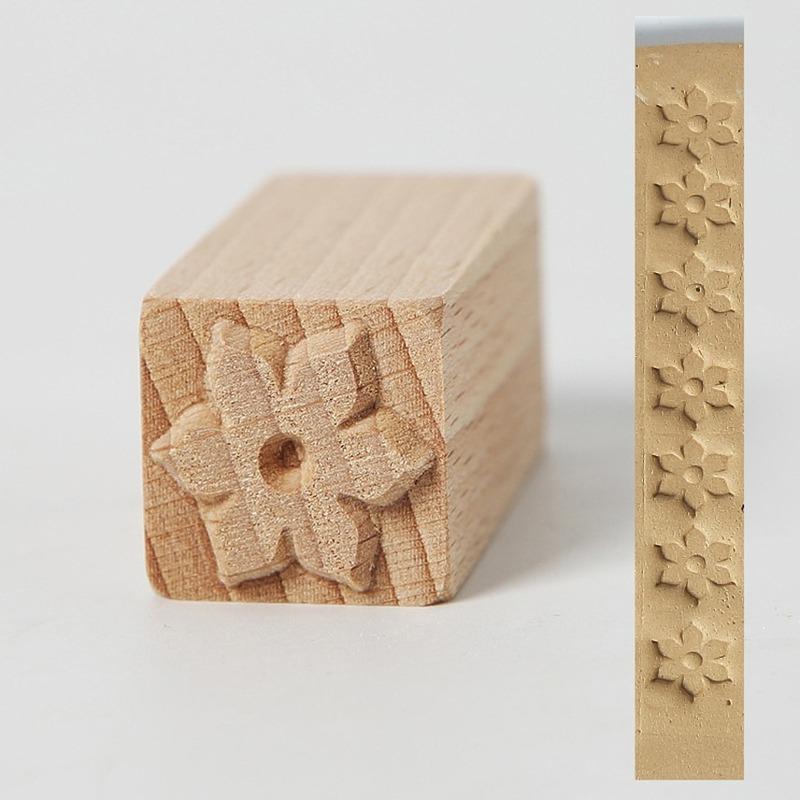 1Pc Hand Carved Wooden Stamps Emboss Art DIY Clay Printing Pottery Tools Fish Bone / Squirrel / Flower / Deer / Star