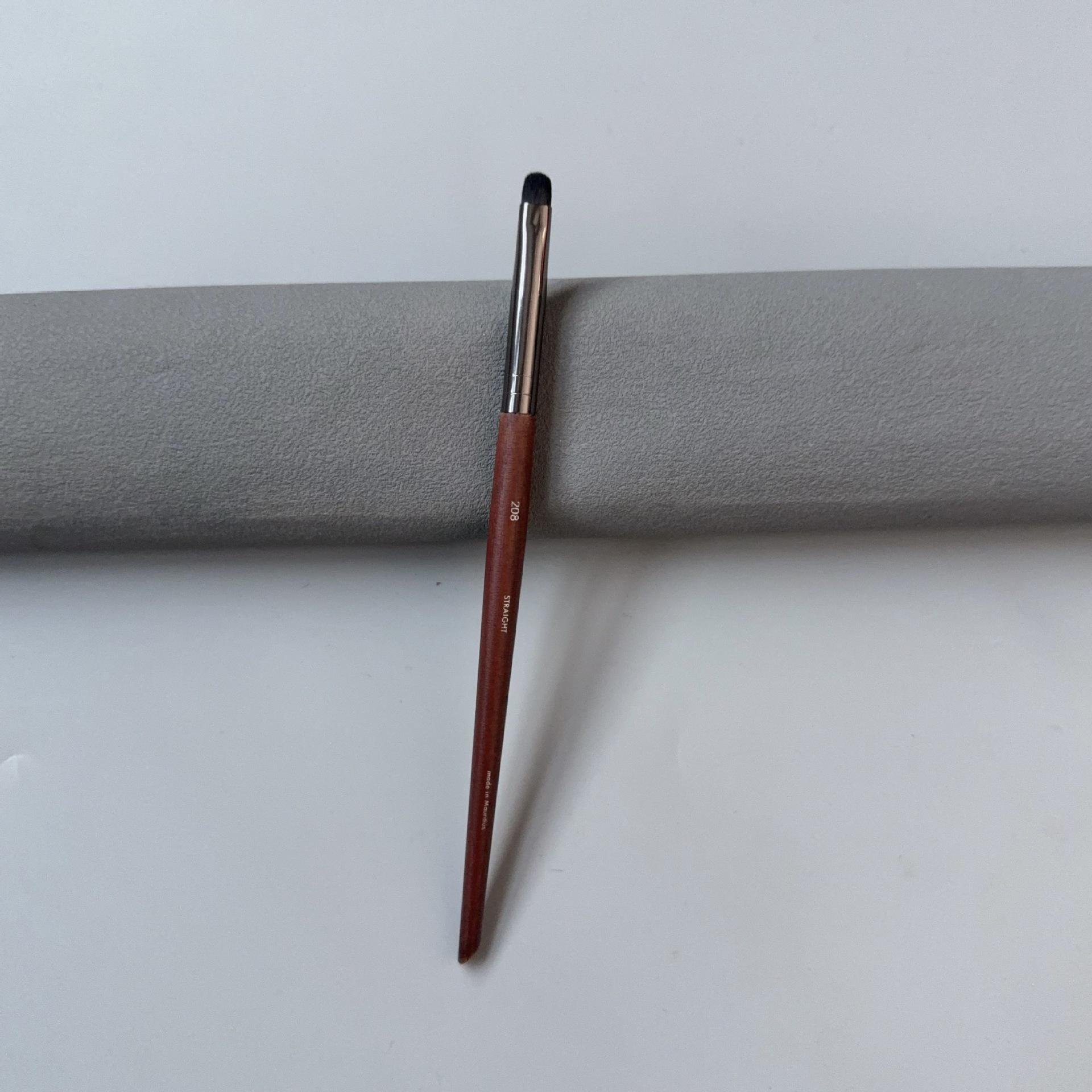 

Полный набор кистей для макияжа серии MF: Пудра, Румяна, Тональный крем, Хайлайтер, Тени для век, Подводка для глаз, Кисти для губ, Кисти для бровей.