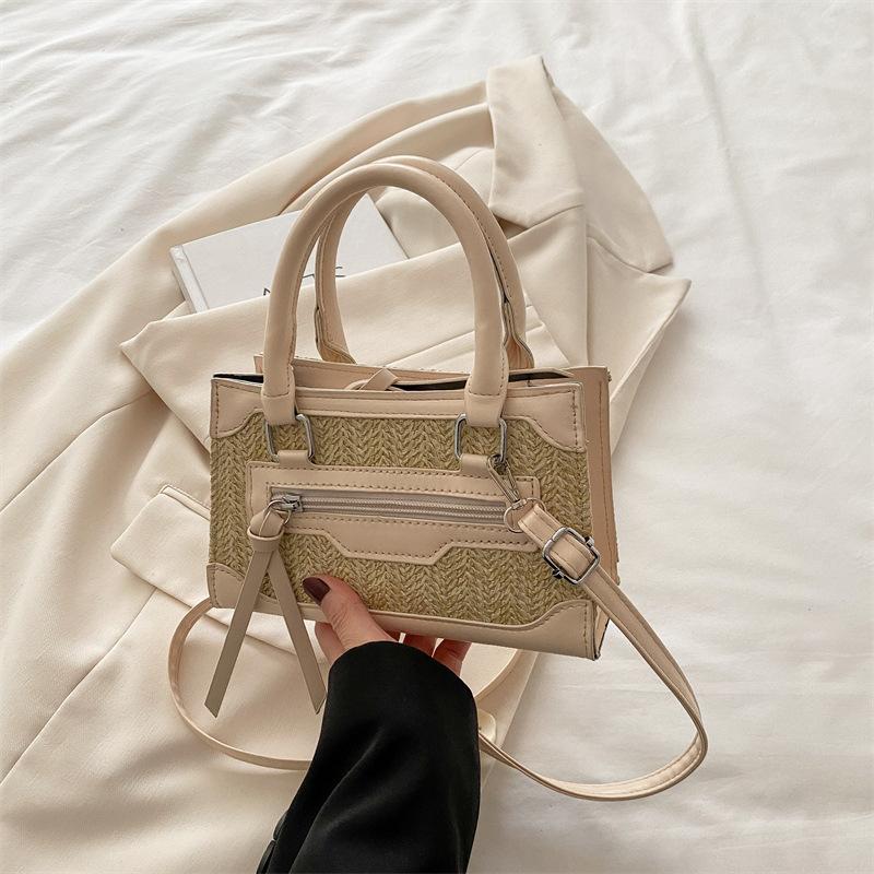 

Нишевая дизайнерская сумка женская 2025 новая высококлассная текстурная сумка-мессенджер в иностранном стиле французская популярная портативная маленькая квадратная сумка