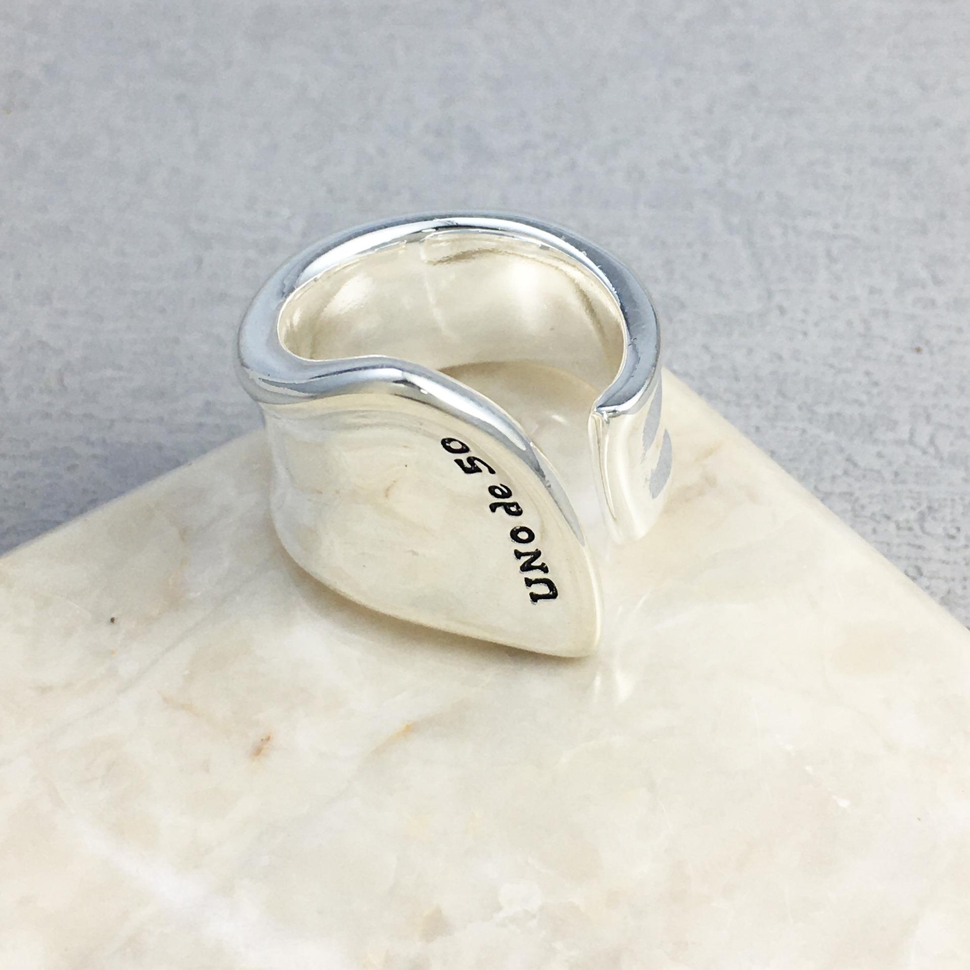 UNOde50 La Grieta Silver Minimalist Unisex Ring: European & American Luxury Fashion Size 7