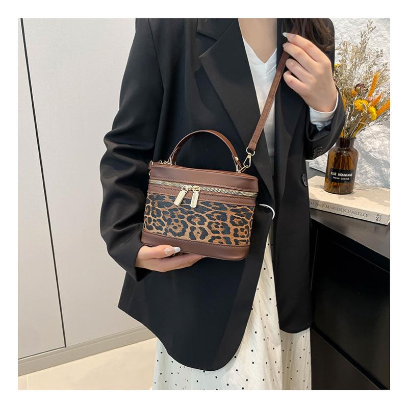 Street Style Stitching Faux Leather Box Bag, Women's Fashionable Zipper Shoulder Crossbody Purse