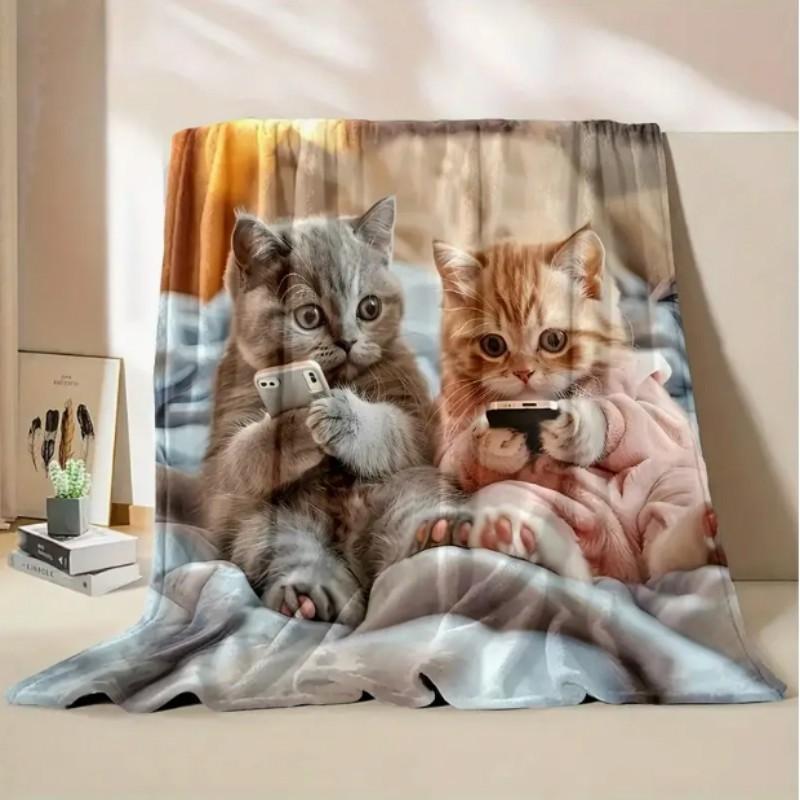 VIKAMA Cartoon Cat Flannel Blanket, Suitable for All Seasons, Soft Cat-patterned Office Nap Blanket and Home Gift Blanket