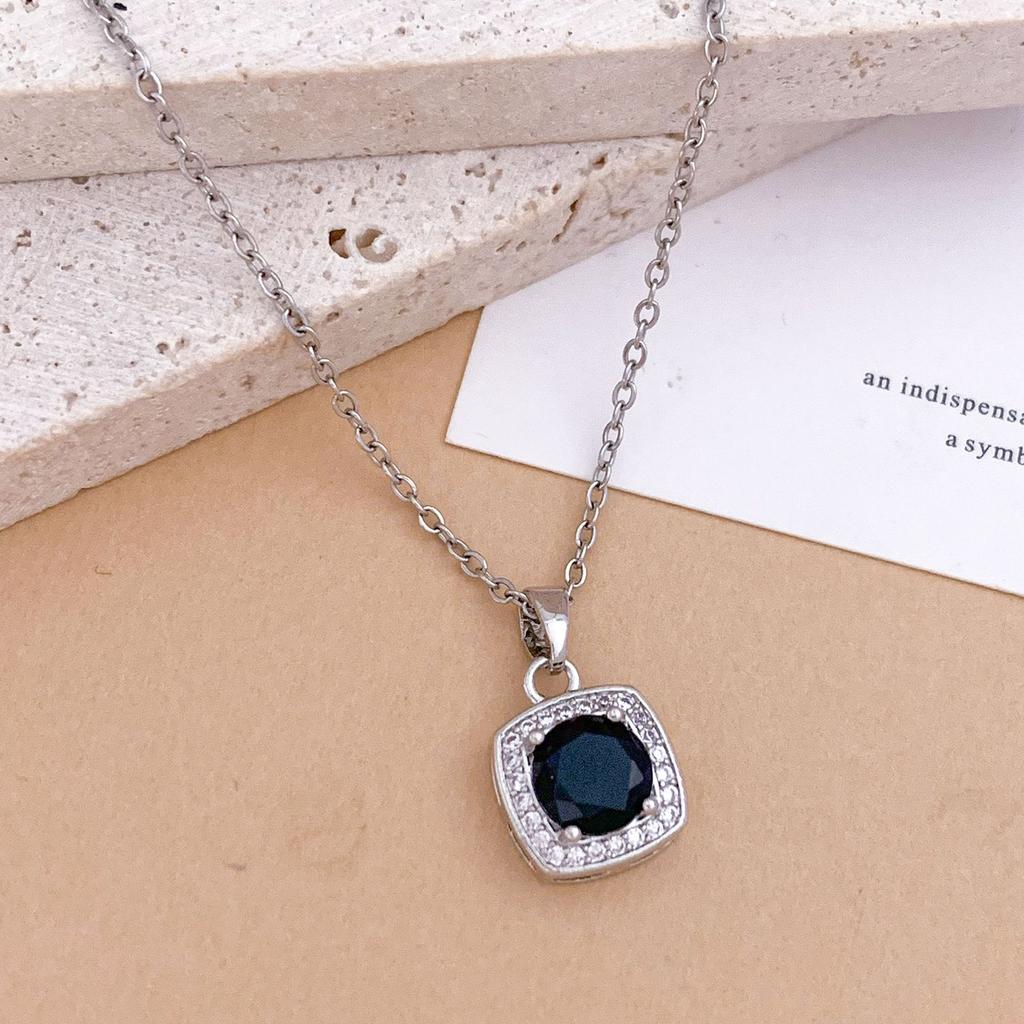 Necklace hot-selling simple square necklace accessories women's light luxury niche design sense does not fade titanium steel necklace women