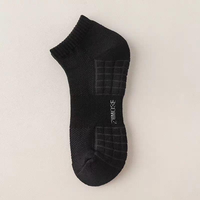 Men's Odor-Resistant Fleece-Lined Winter Sports Socks – Long, Thick, Mid-Calf White Socks for Basketball
