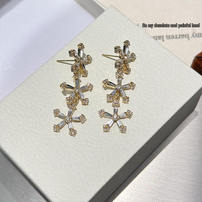 Korean Tassel Rhinestone Flower Stud Earrings - Elegant, Versatile Women s Light Luxury Accessory белый