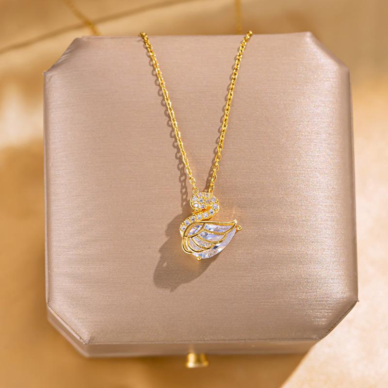 Golden Luxury Diamond Titanium Steel Necklace Women Fashion Slim Waist H Pendant Collarbone Chain