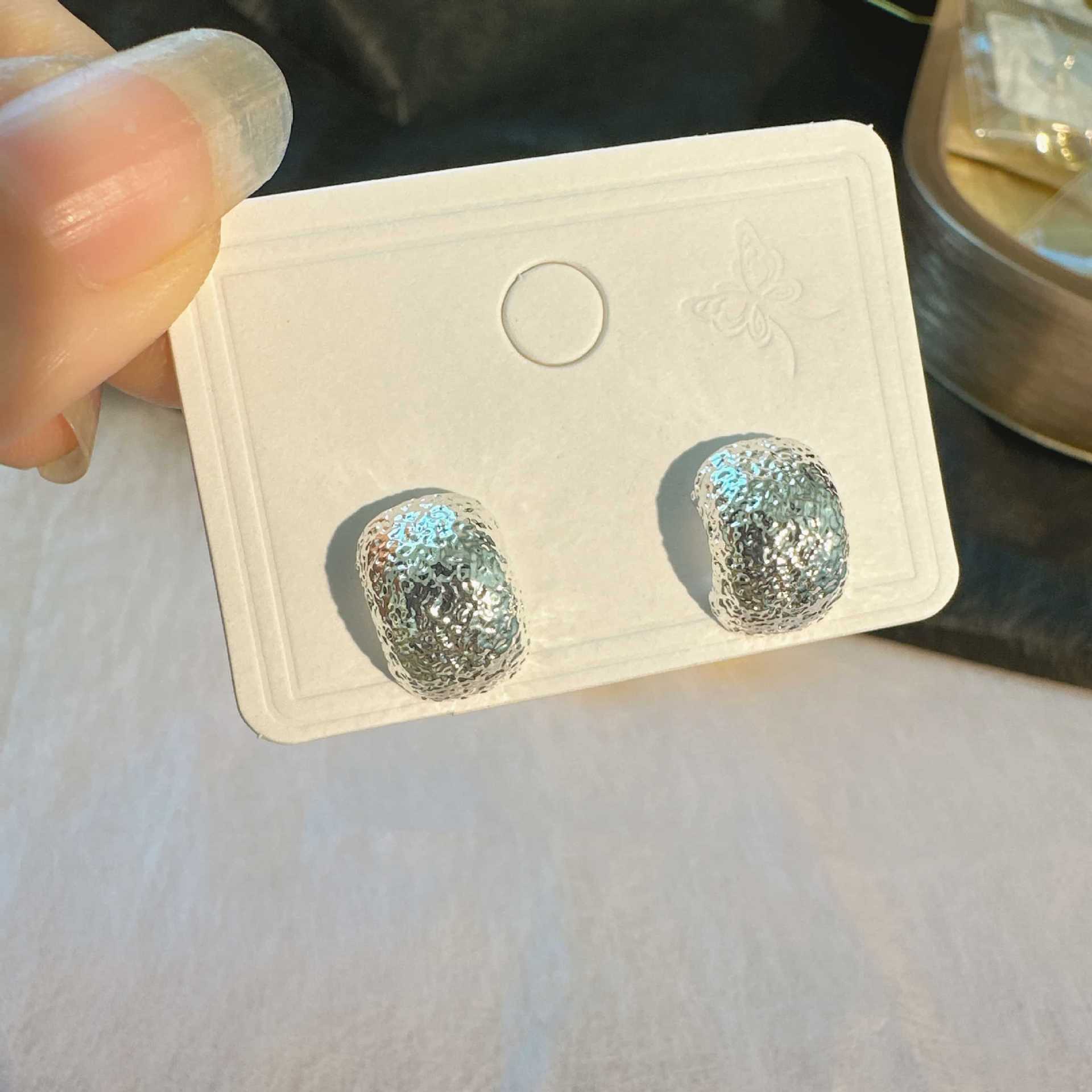 

Серьги из французского золота в стиле ретро с нерегулярными геометрическими матовыми витыми серьгами, нишевый дизайн, стильные серьги высшего класса серебряный