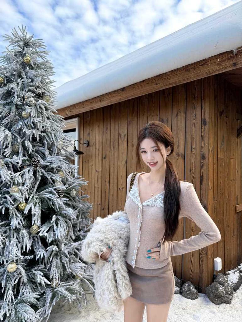Women's Elegant Lace Spliced Long-Sleeve Cardigan - Slim-Fit, Chic & Versatile Winter Design